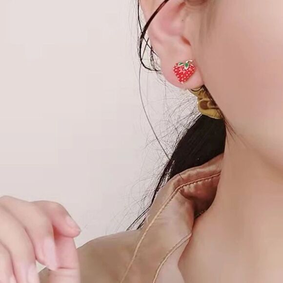 🔅🆕🔅 🍓 Cute Strawberry Gold Plated Stud Earrings🍓✨ - Picture 1 of 9